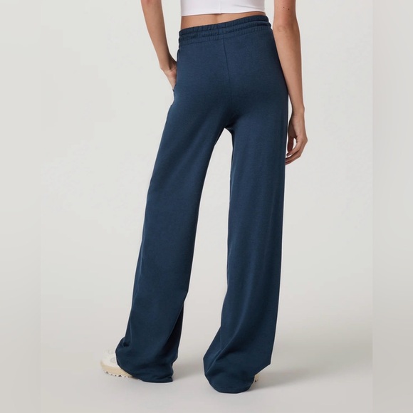 Vuori Deep Halo Essential Wideleg Pant (Blue Coast Heather) (regular version) - Picture 3 of 6